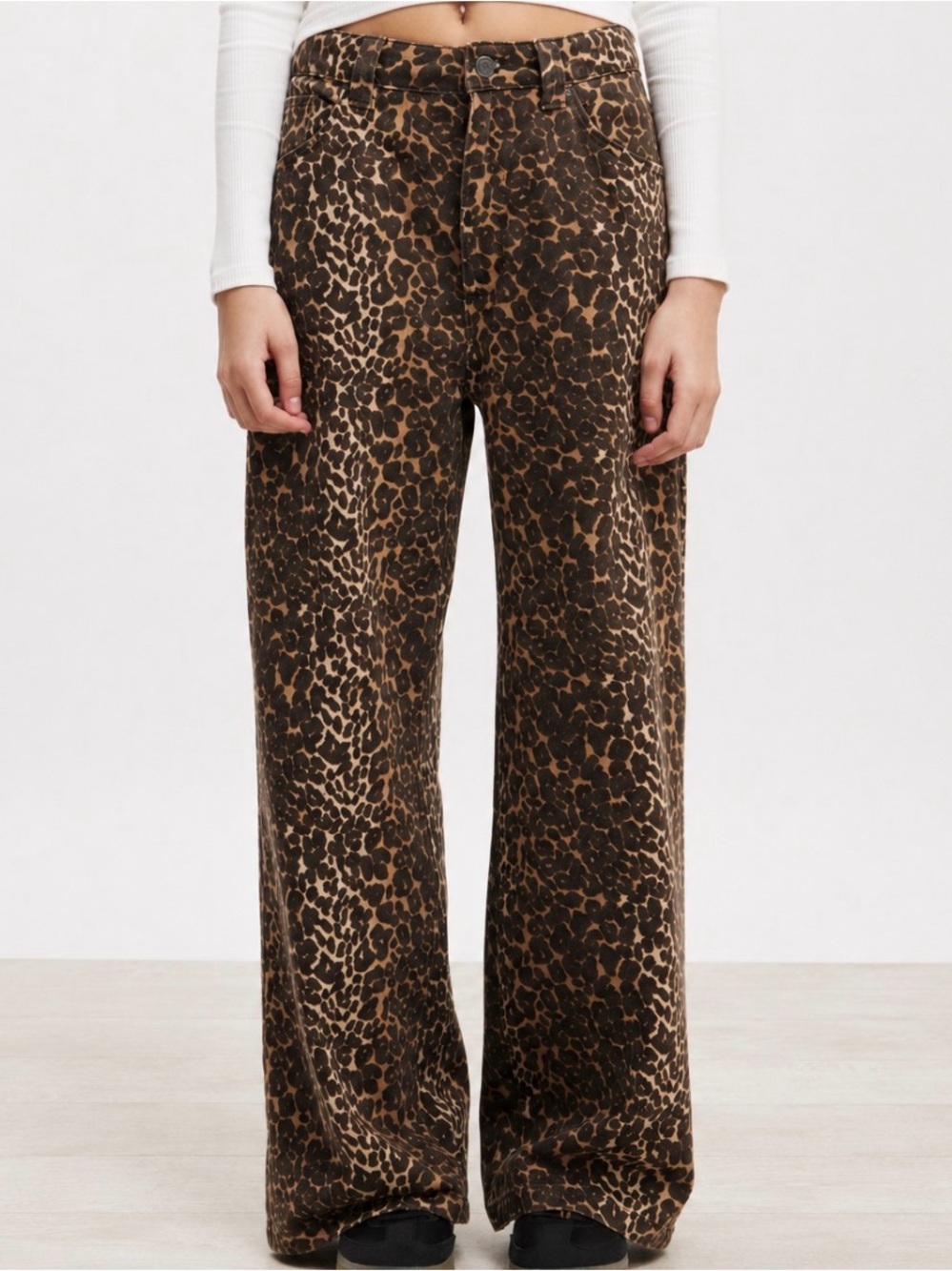 Cotton On Super Baggy Leopard Jeans Mid Rise Size 24 NWT